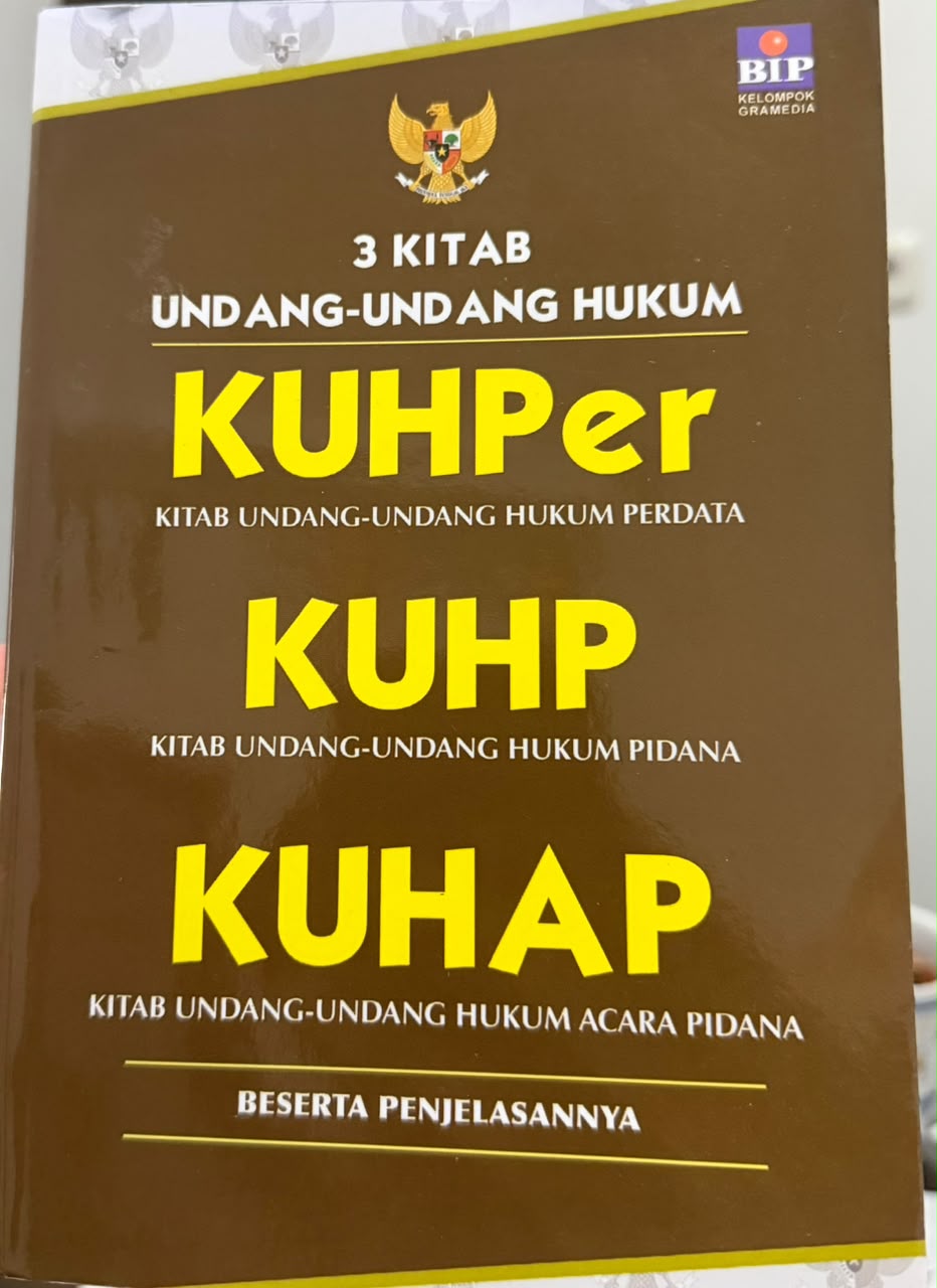 Cover of 3 Kitab Undang-Undang Hukum: KUHP, KUHPer, dan KUHAP by Compilation / Legal Publisher